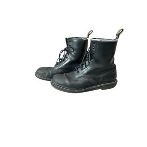 Worn-In‎ Grunge Vibe Dr. Martens 1460
Boots - Iconic Yellow Stitch